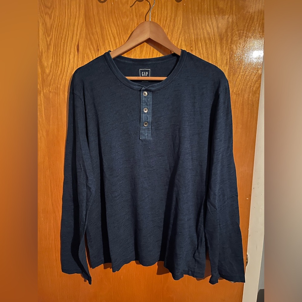 GAP MEN’S 3 Button Henley Long Sleeve